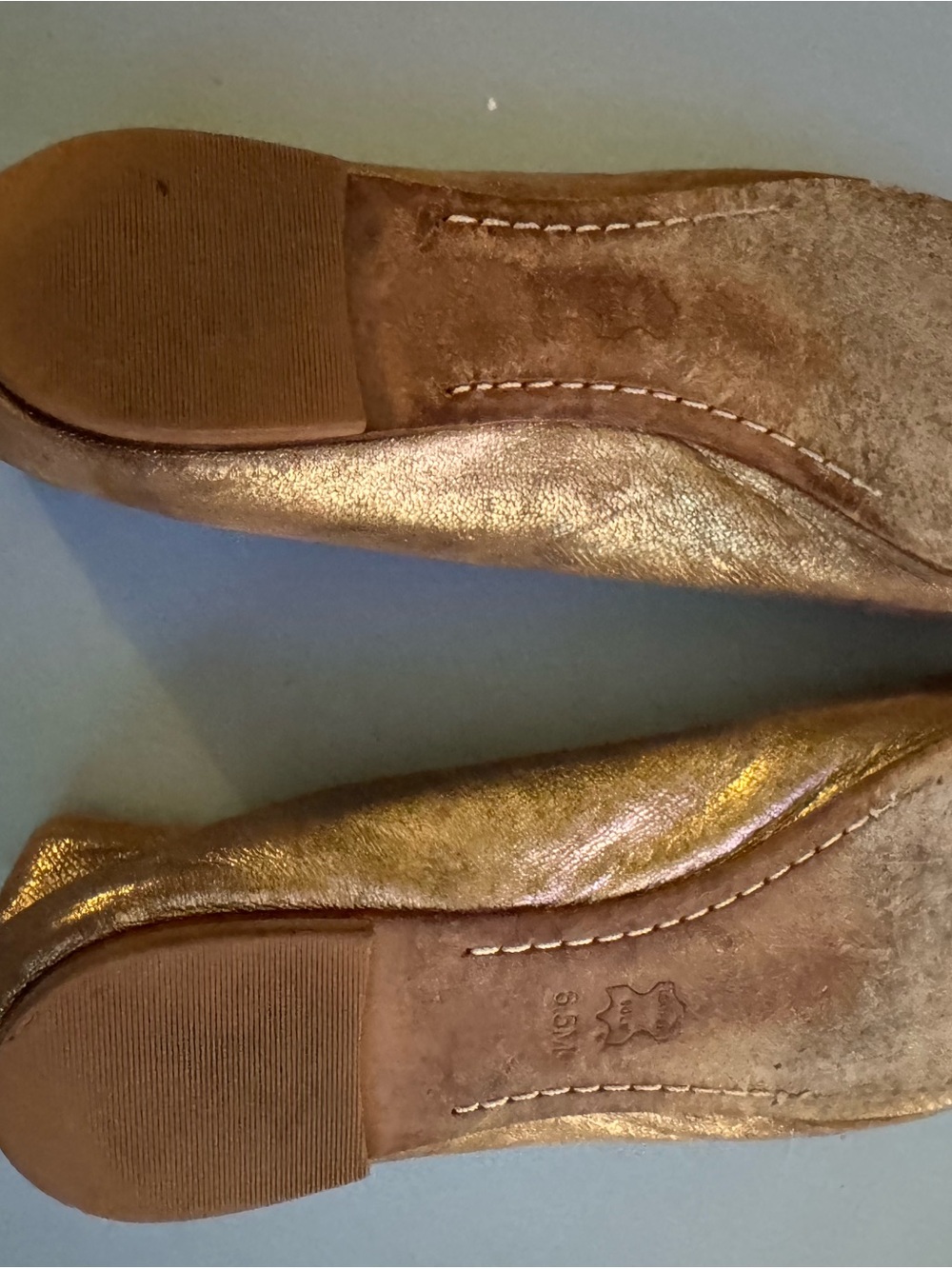 Tory Burch Gold Metallic Bow Flats with Logo Plaque Size 6.5 - Picture 6 of 7